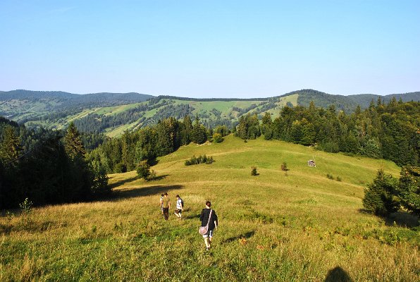 112_Cesta z Bobejky do údolí s místními Poláky